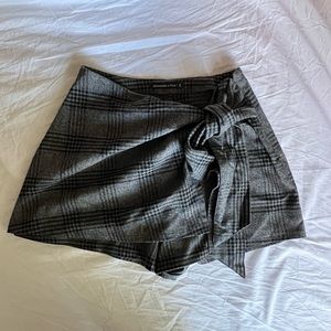 Abercrombie and Fitch Grey Plaid Skort Size Small
